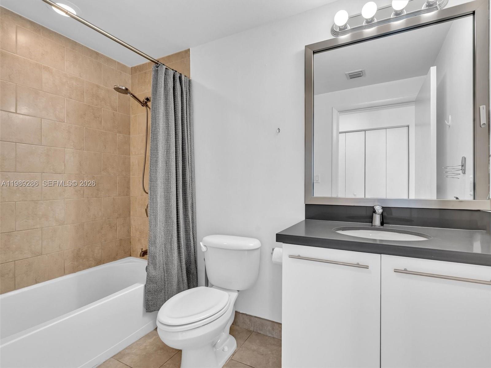 90 SW 3rd St #2013, Miami FL 33130