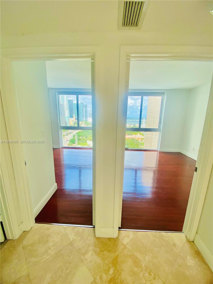 325 S Biscayne Blvd #2126, Miami FL 33131