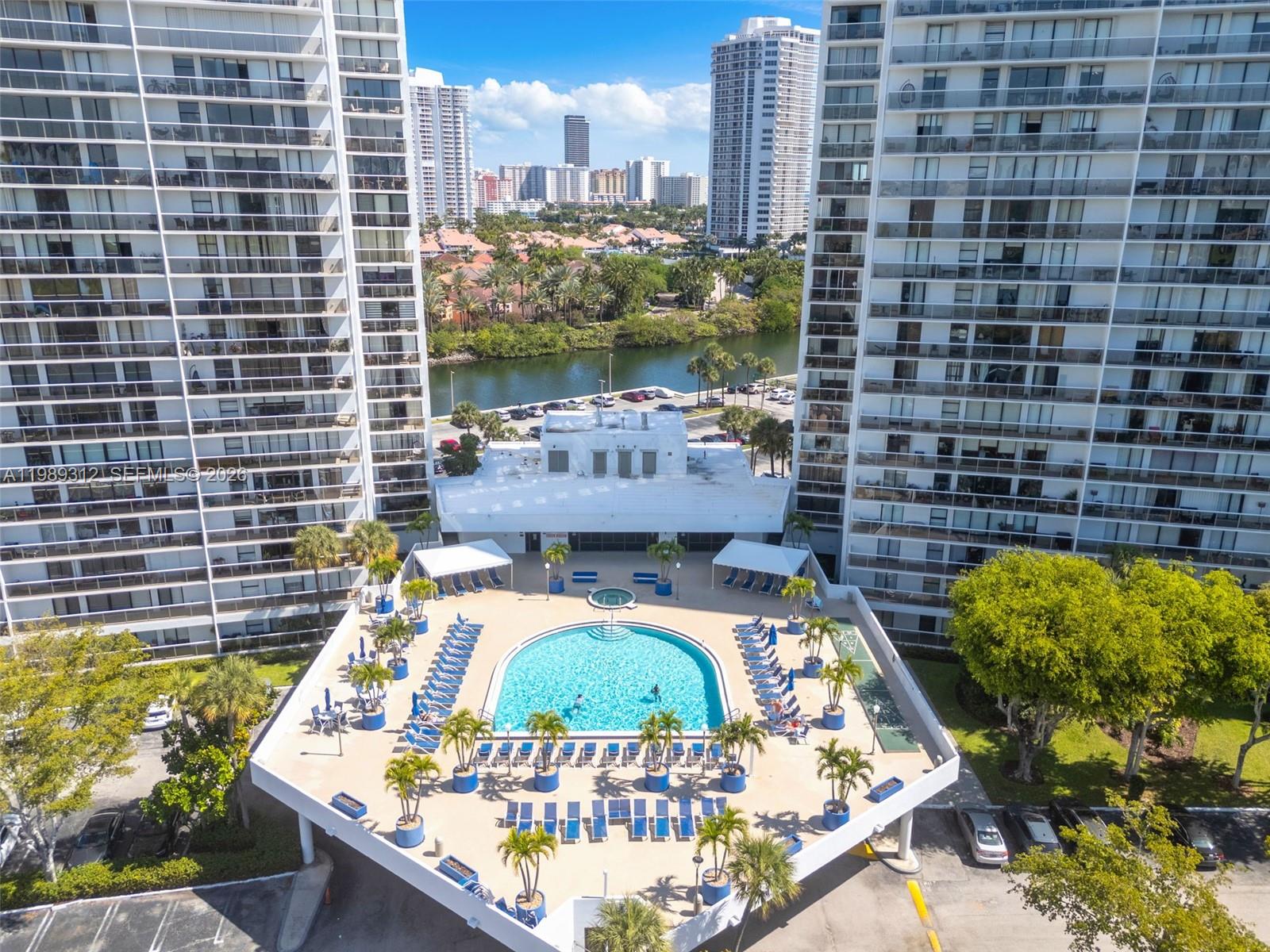 3731 N Country Club Dr #1427, Aventura FL 33180