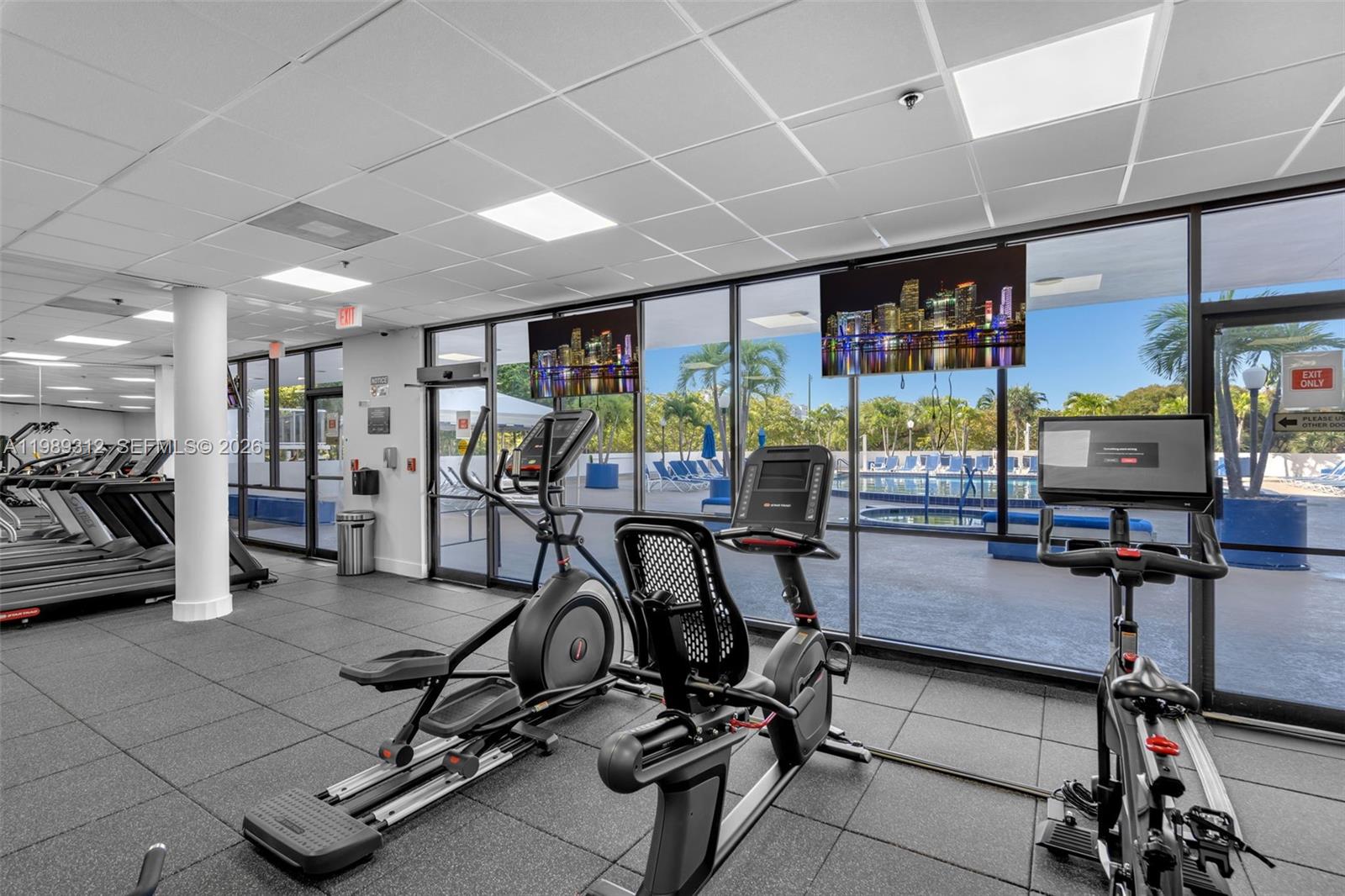 3731 N Country Club Dr #1427, Aventura FL 33180