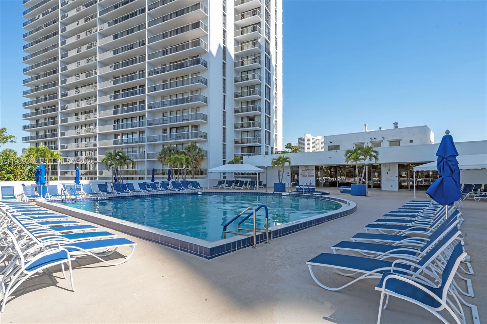 3731 N Country Club Dr #1427, Aventura FL 33180
