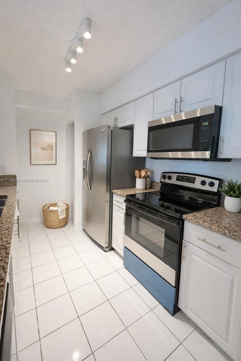 1155 Brickell Bay Dr #1705, Miami FL 33131