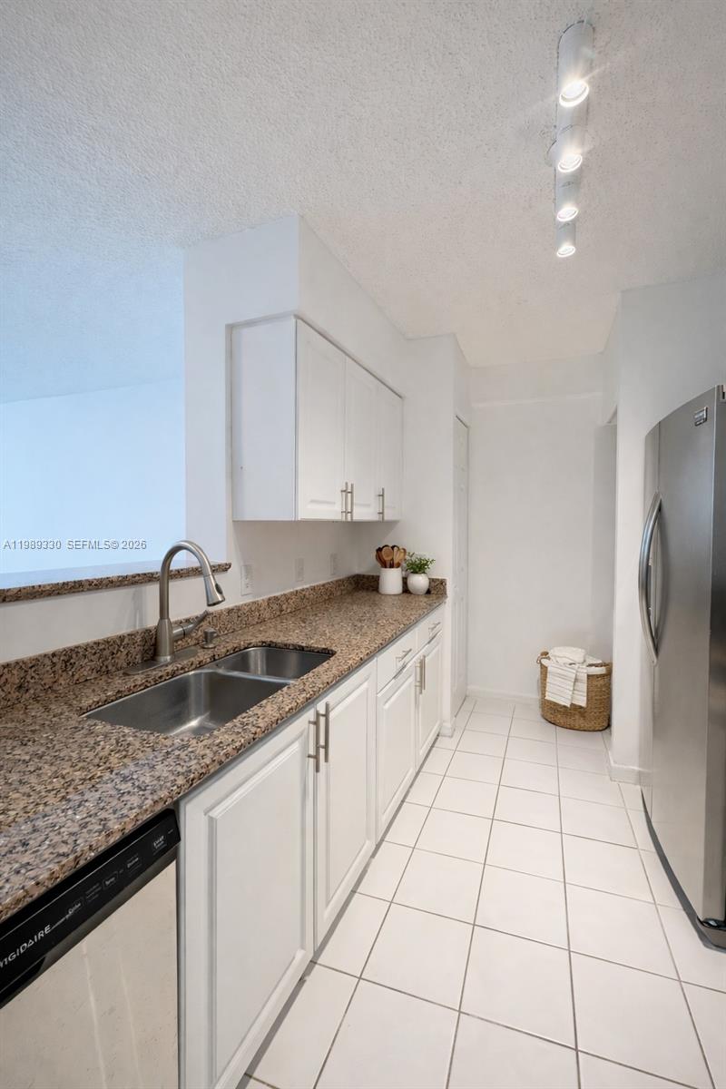 1155 Brickell Bay Dr #1705, Miami FL 33131