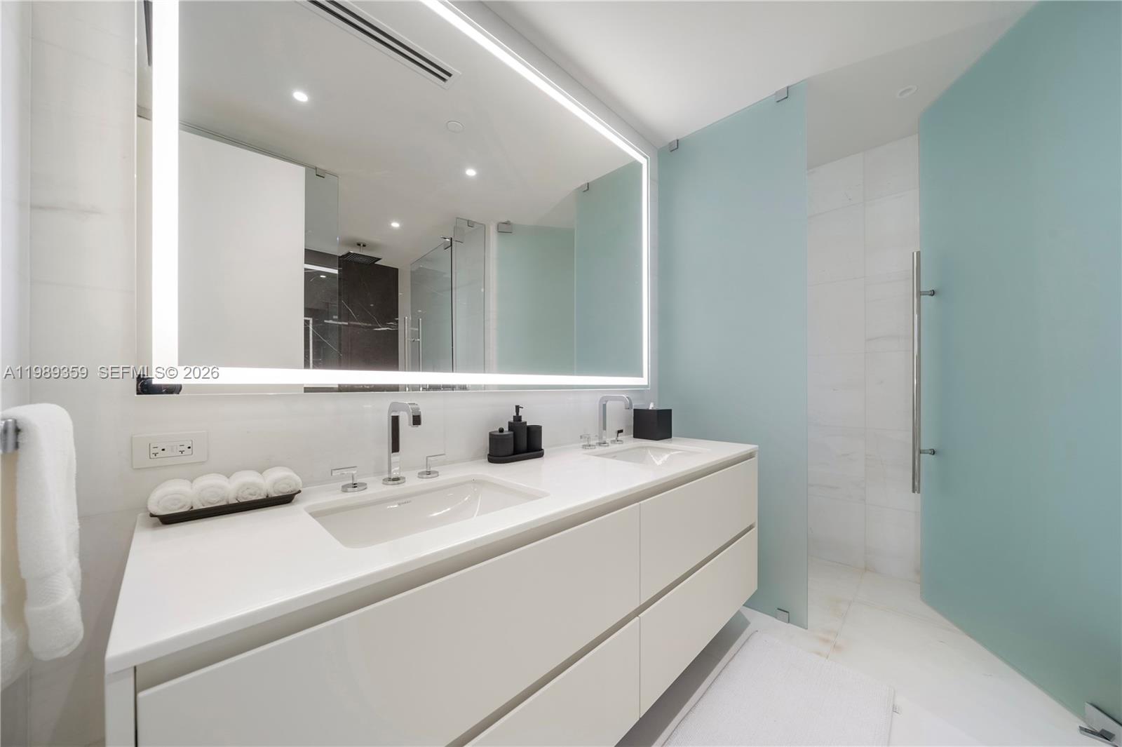 300 Biscayne Boulevard Way #3005W, Miami FL 33131