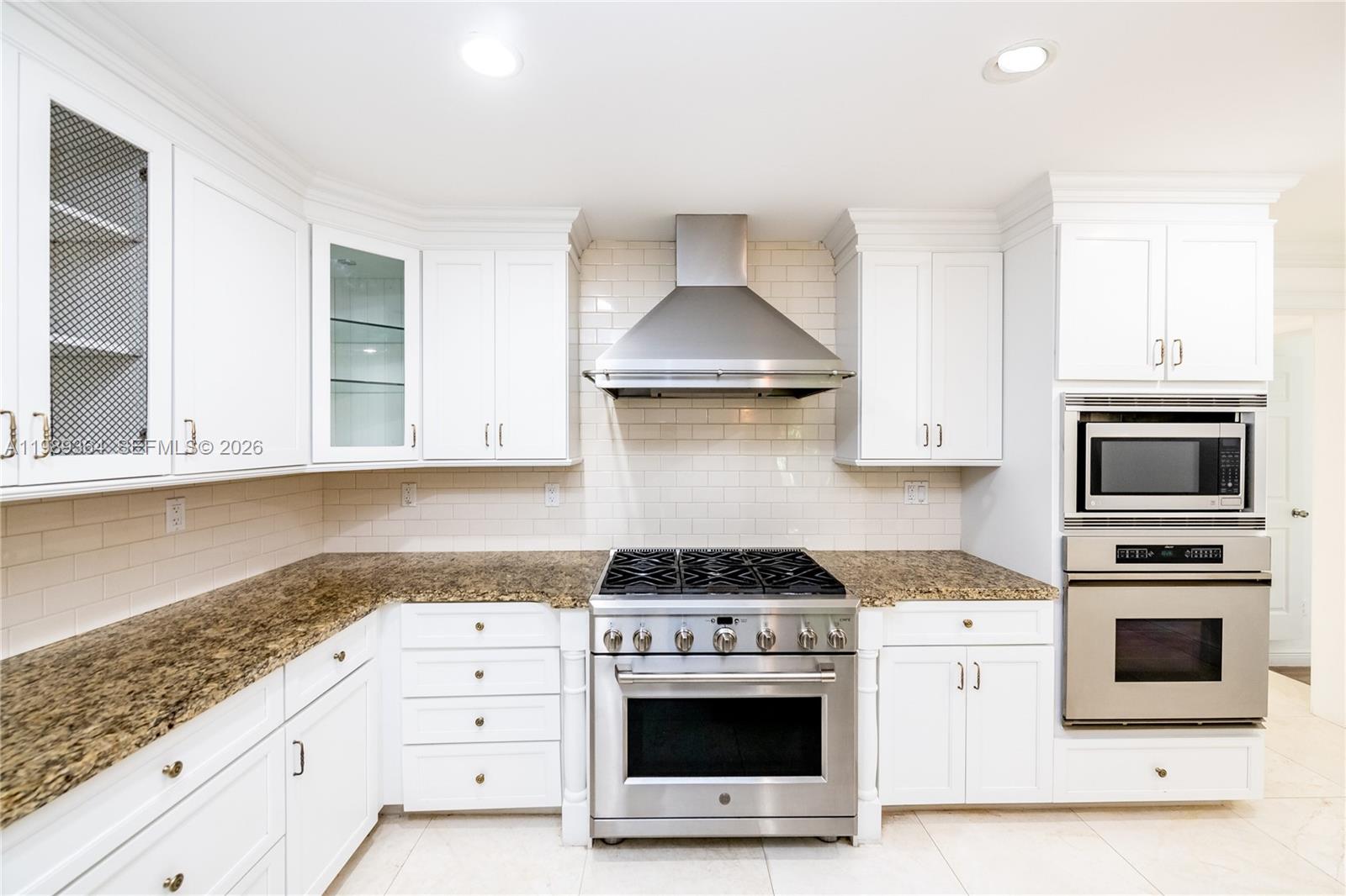 4160 Bay Point Rd, Miami FL 33137