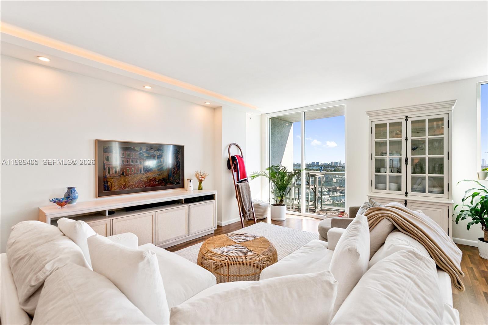 244 Biscayne Blvd #1703, Miami FL 33132