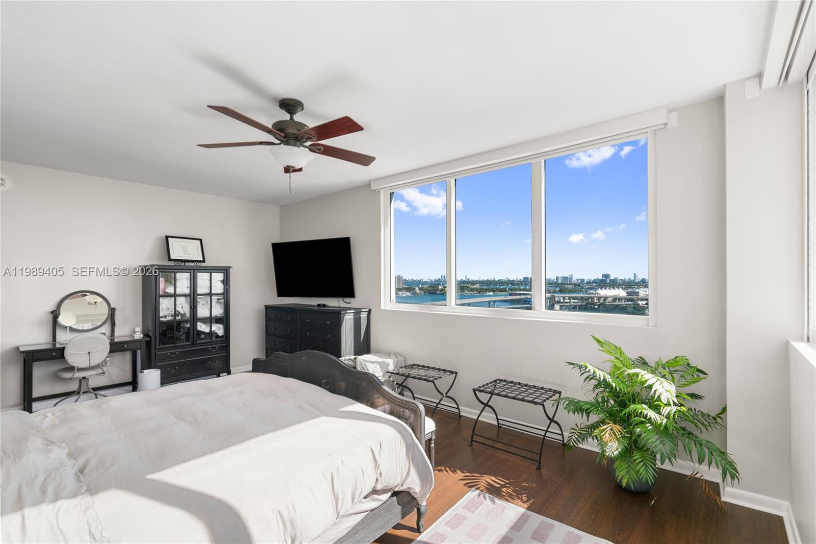 244 Biscayne Blvd #1703, Miami FL 33132