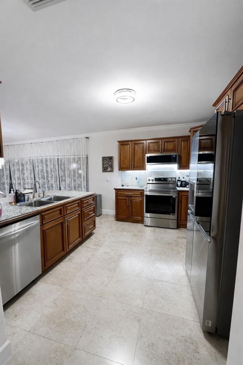 13451 SW 74th Ave #., Pinecrest FL 33156