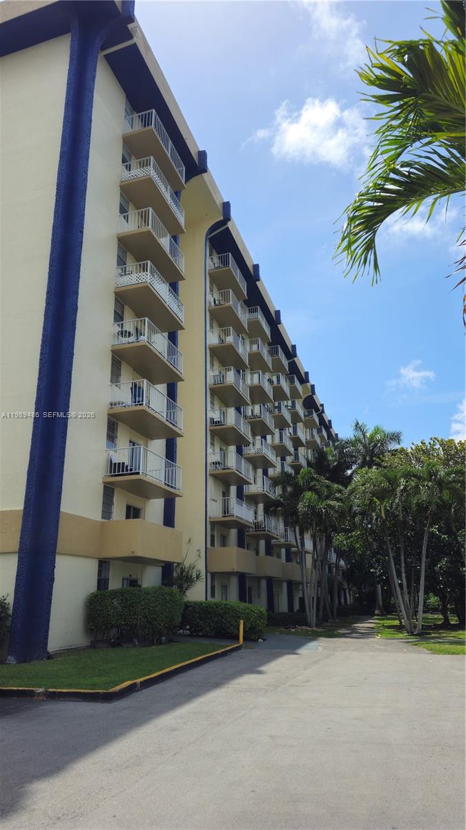 4550 NW 9th St #505E, Miami FL 33126