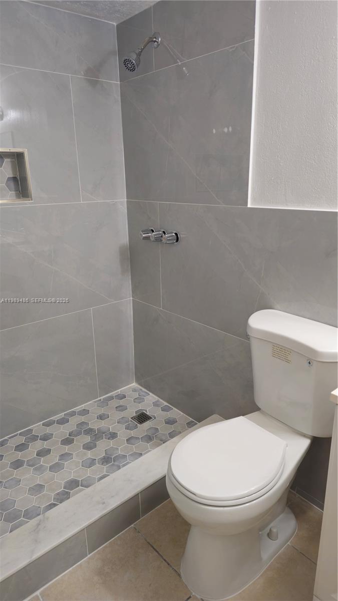 4550 NW 9th St #505E, Miami FL 33126