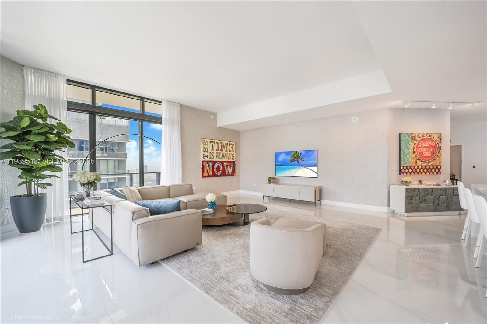 88 SW 7th St #4101, Miami FL 33130