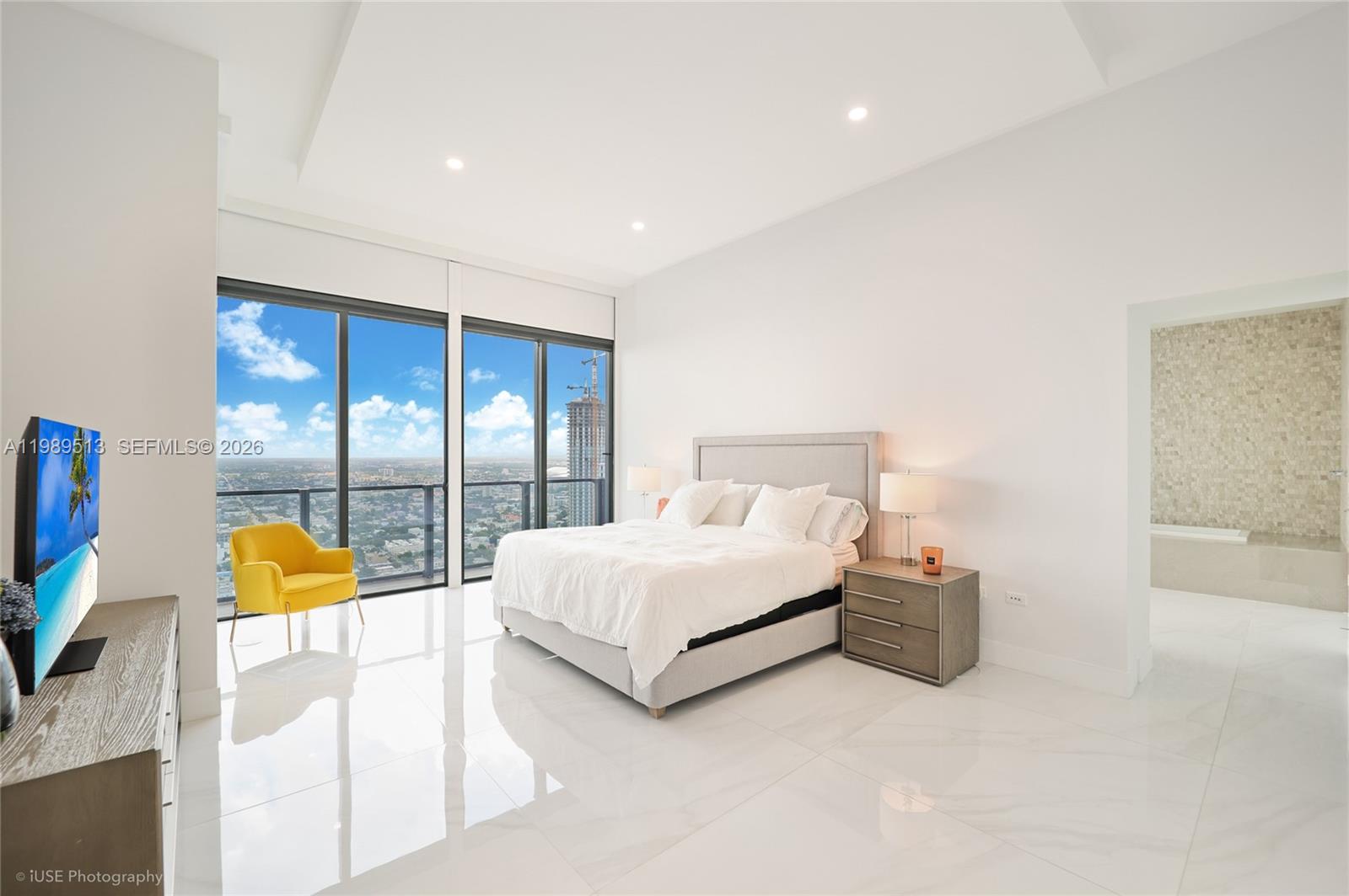 88 SW 7th St #4101, Miami FL 33130