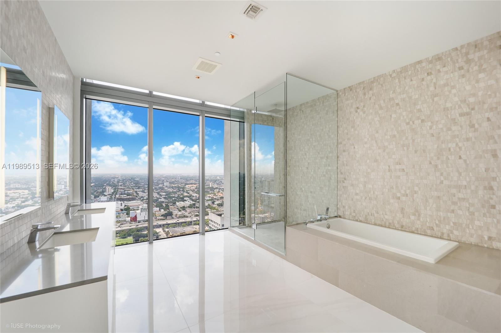 88 SW 7th St #4101, Miami FL 33130