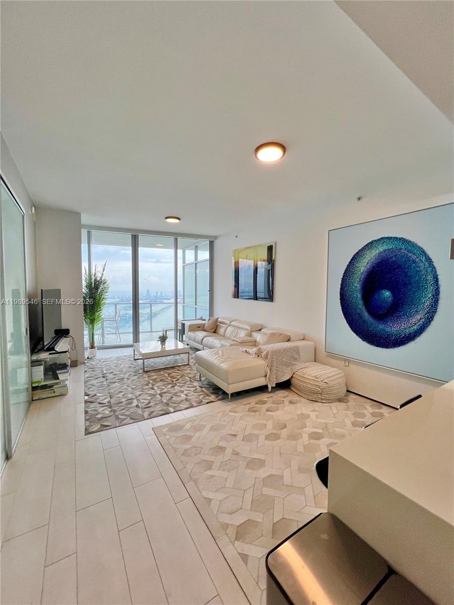 1100 Biscayne Blvd #5804, Miami FL 33132