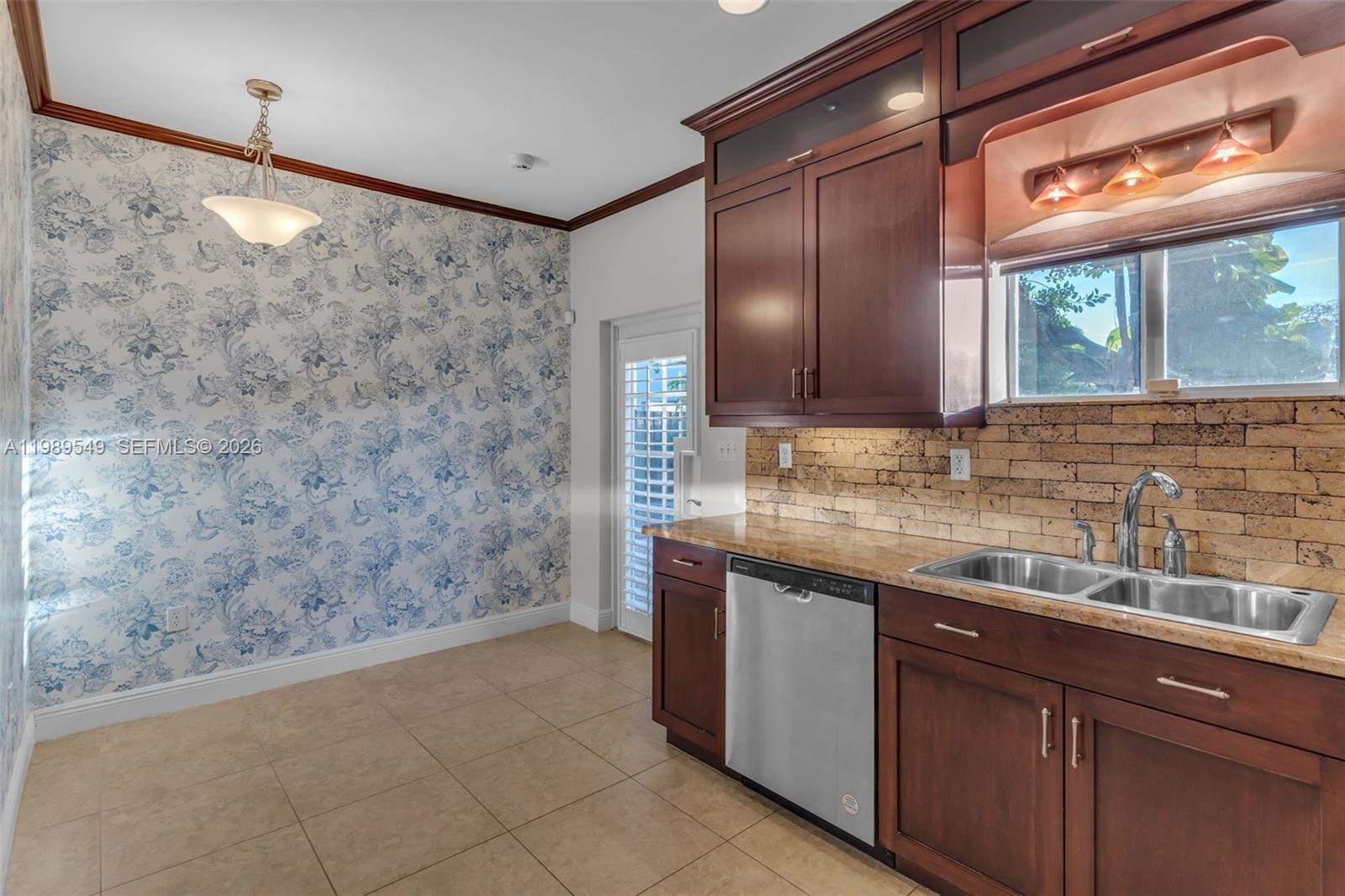 7048 SW 83rd Ct, Miami FL 33143
