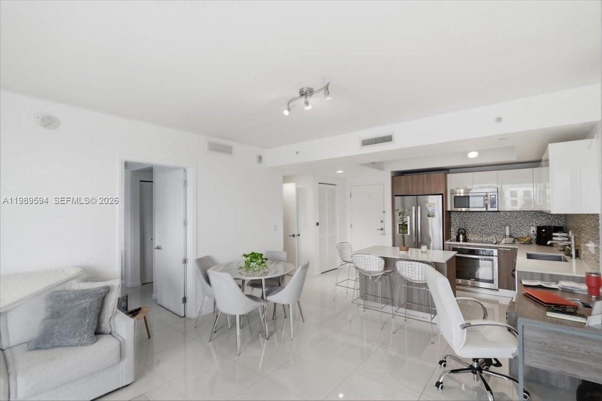 5300 Paseo Blvd #1803, Doral FL 33166
