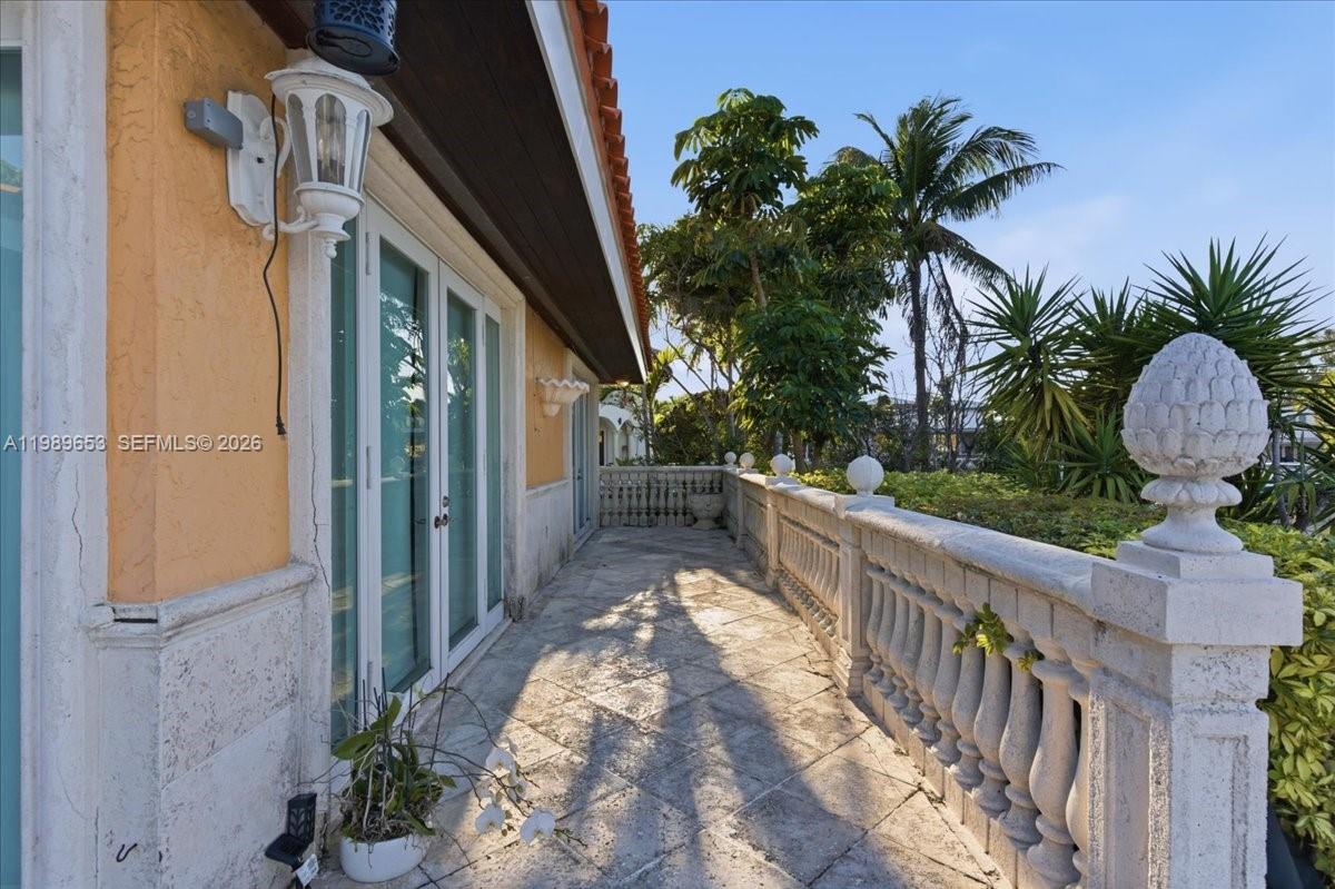 1249 Biscaya Dr, Surfside FL 33154