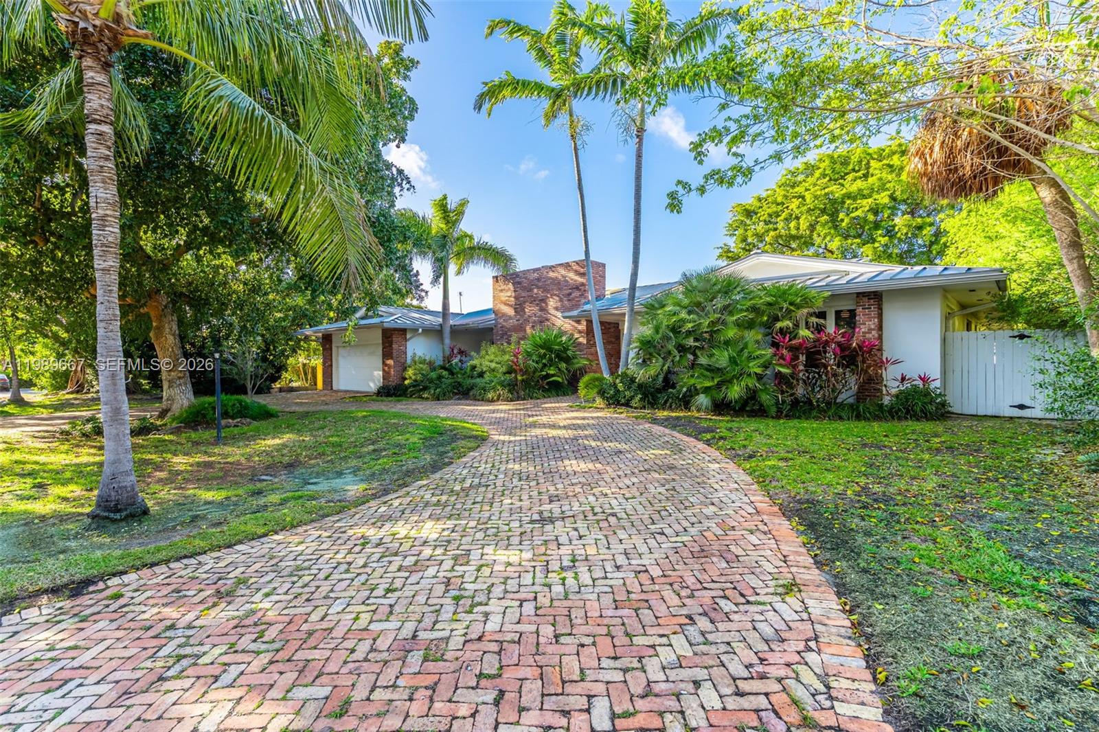 221 Knollwood Dr, Key Biscayne FL 33149