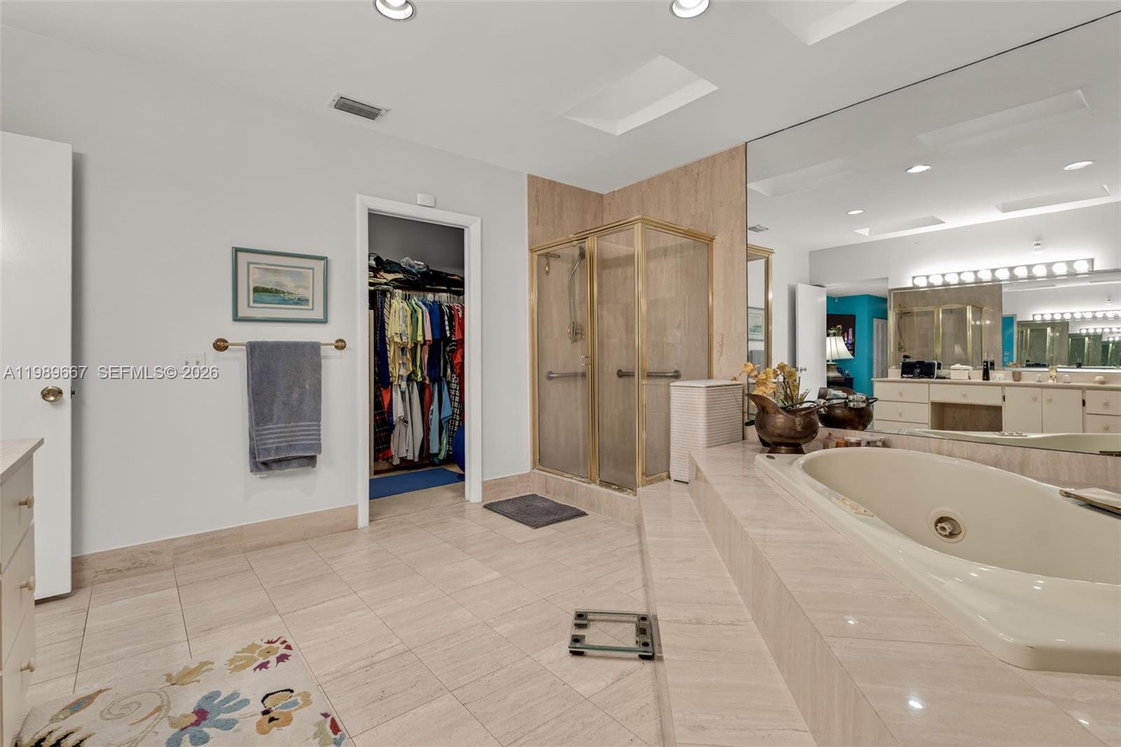 221 Knollwood Dr, Key Biscayne FL 33149