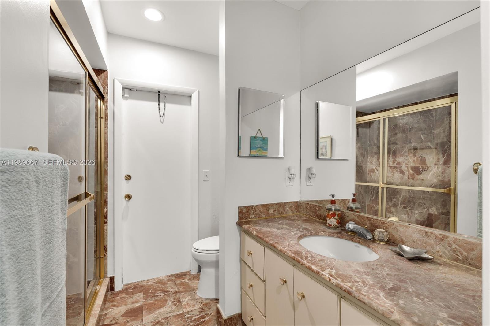 221 Knollwood Dr, Key Biscayne FL 33149