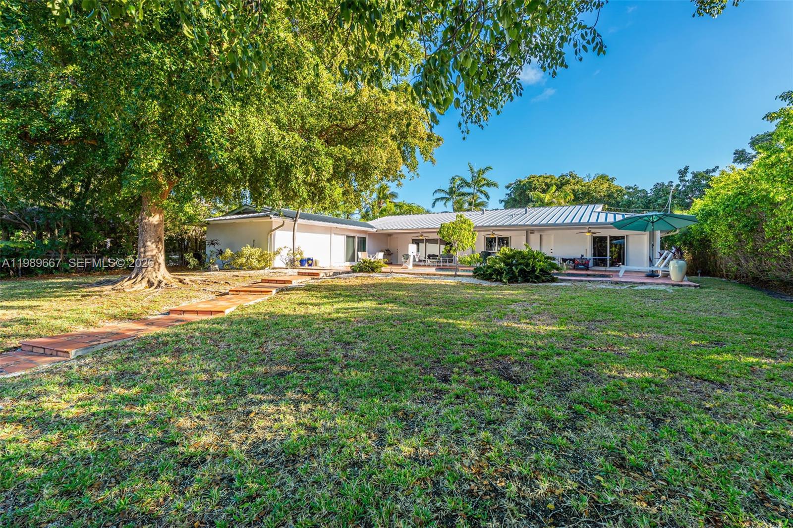 221 Knollwood Dr, Key Biscayne FL 33149