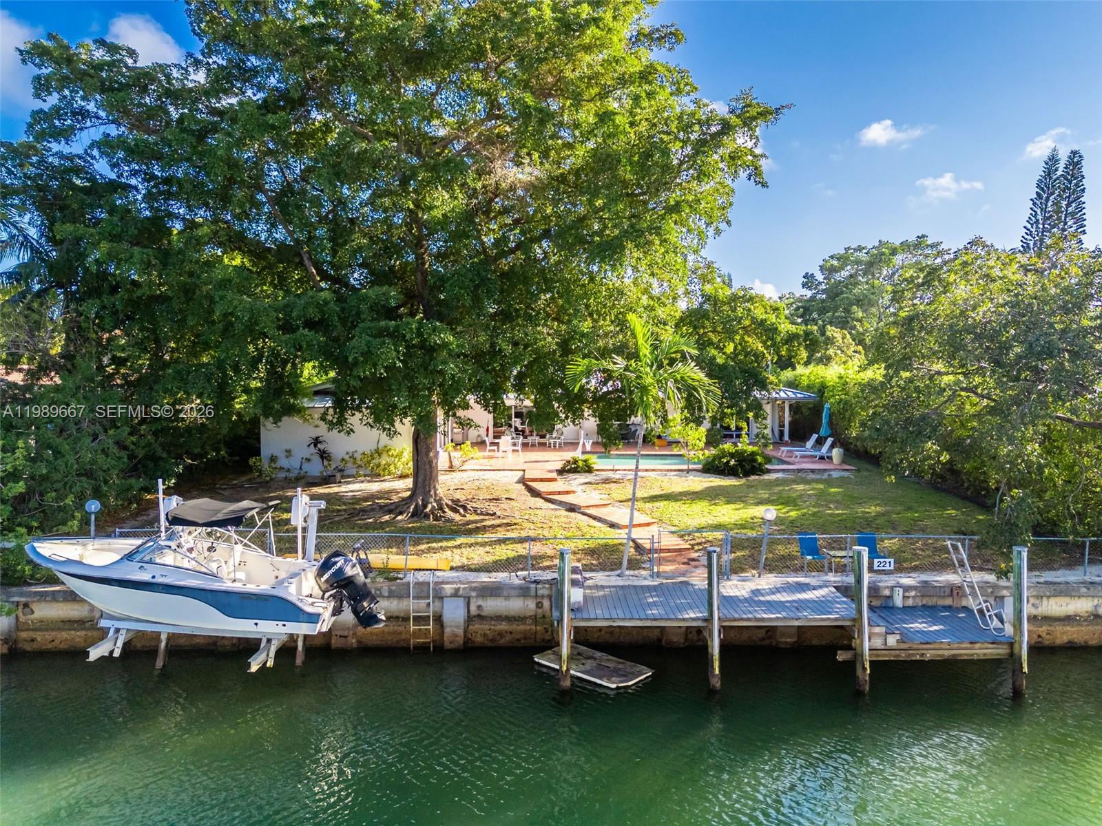 221 Knollwood Dr, Key Biscayne FL 33149