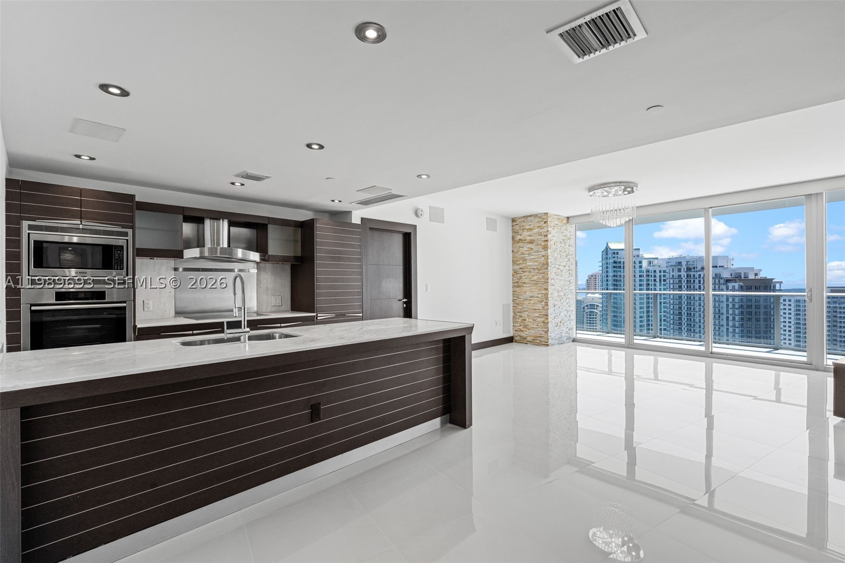 200 Biscayne Boulevard Way #3707, Miami FL 33131