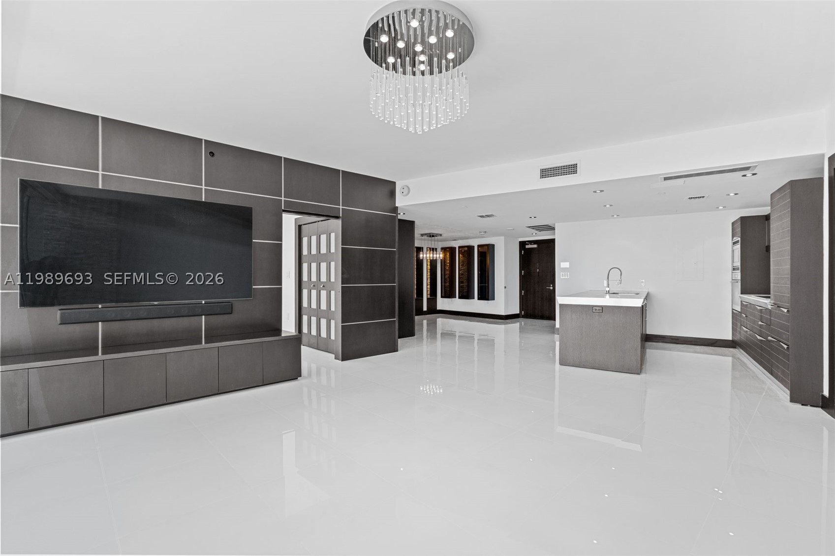 200 Biscayne Boulevard Way #3707, Miami FL 33131