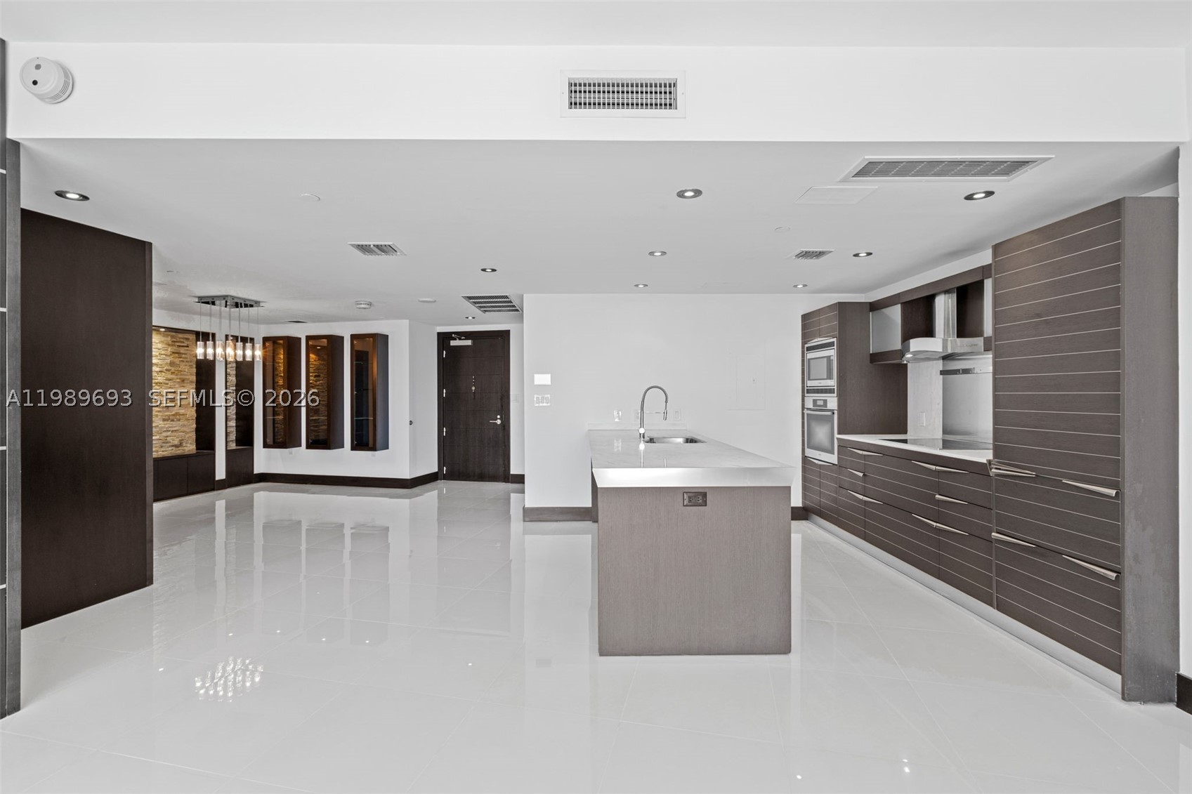 200 Biscayne Boulevard Way #3707, Miami FL 33131