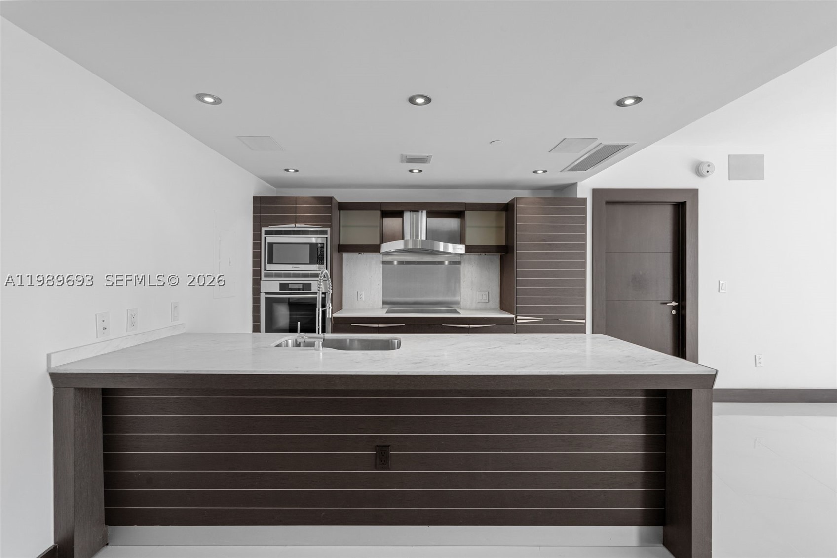 200 Biscayne Boulevard Way #3707, Miami FL 33131