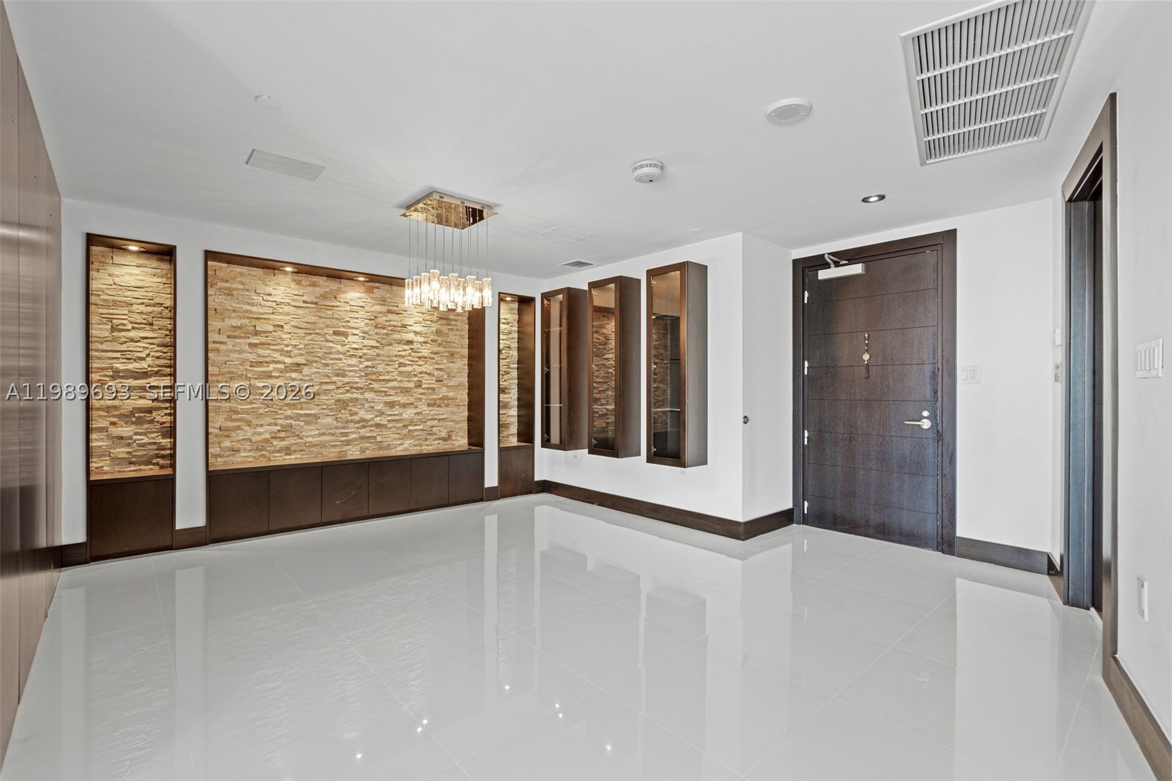 200 Biscayne Boulevard Way #3707, Miami FL 33131