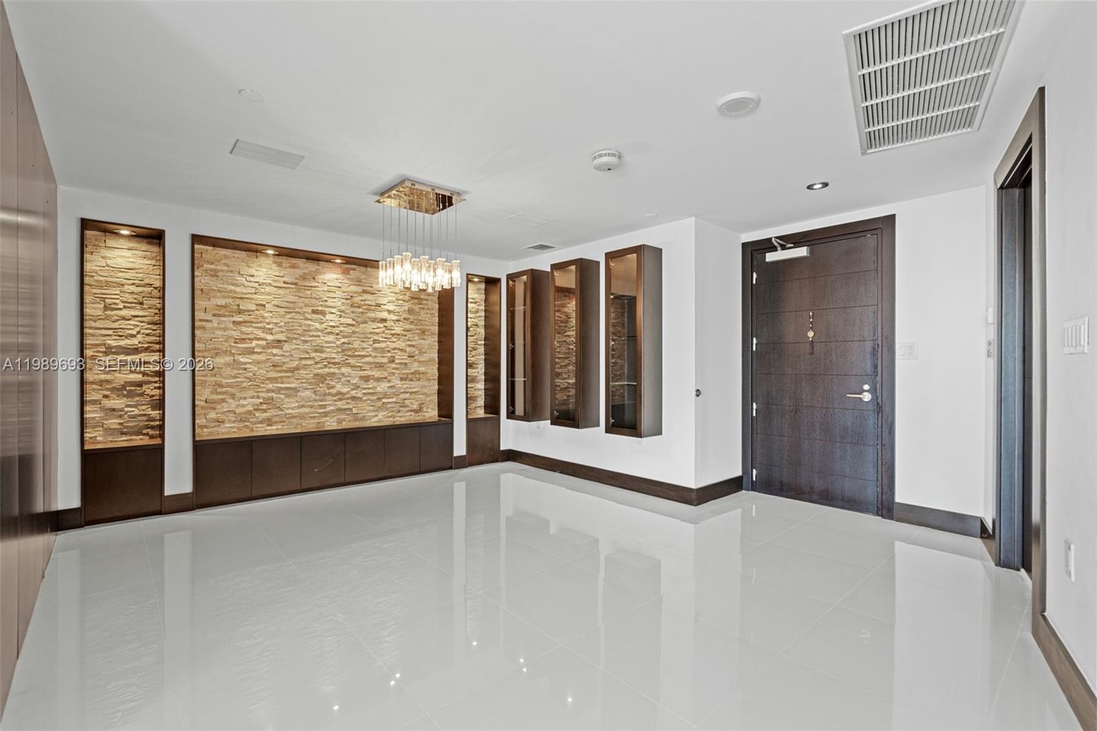 200 Biscayne Boulevard Way #3707, Miami FL 33131