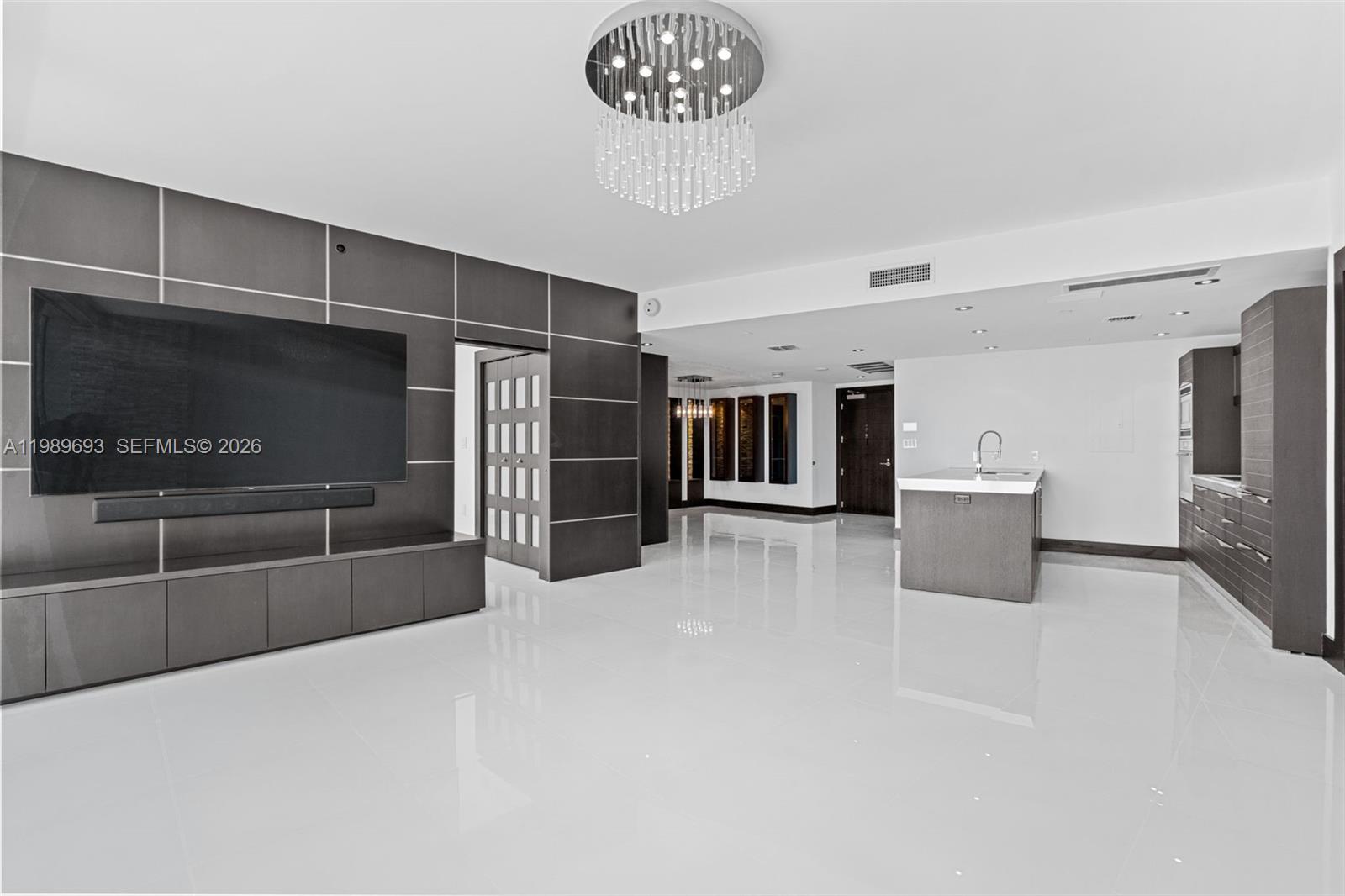 200 Biscayne Boulevard Way #3707, Miami FL 33131