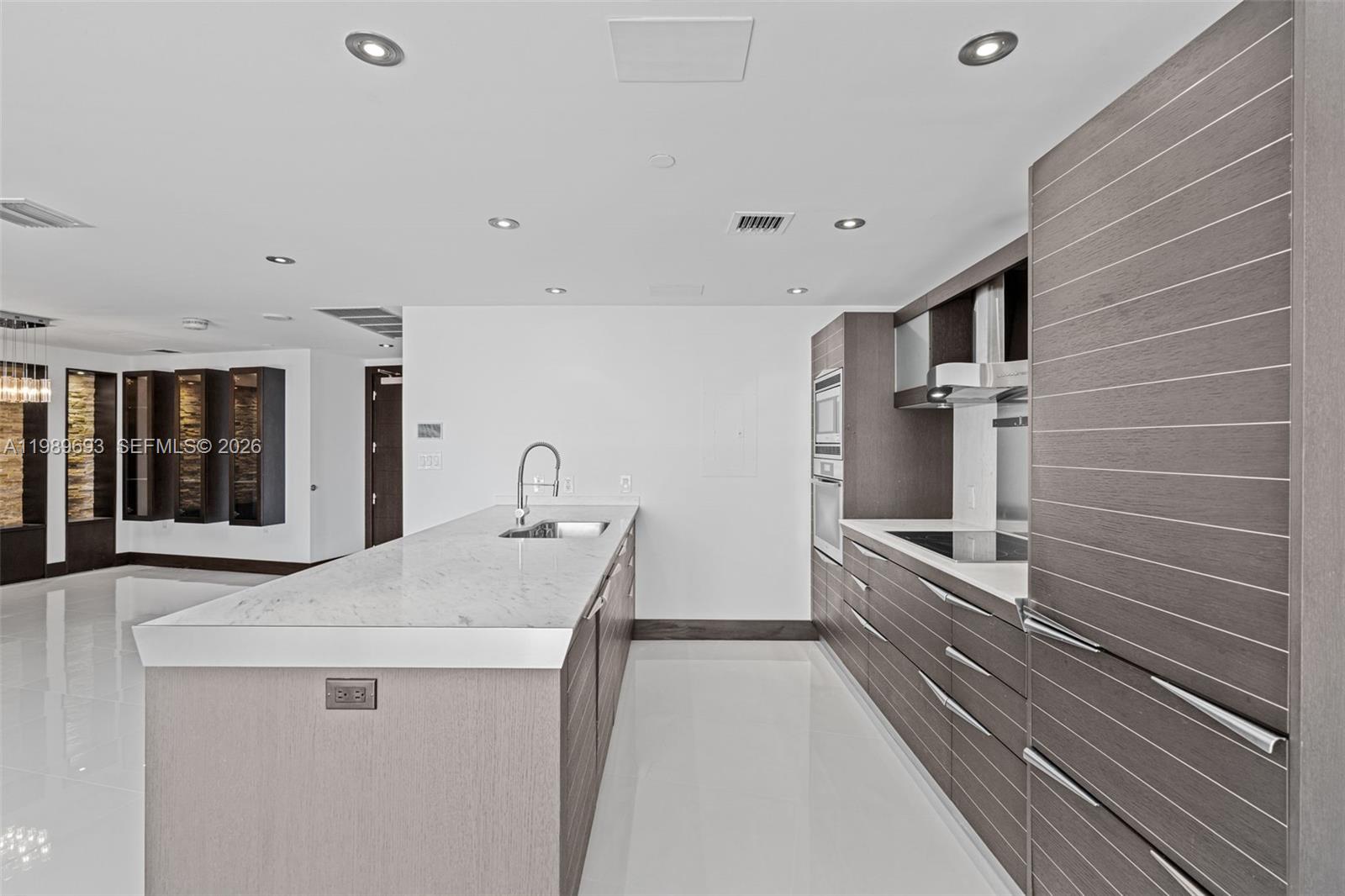 200 Biscayne Boulevard Way #3707, Miami FL 33131