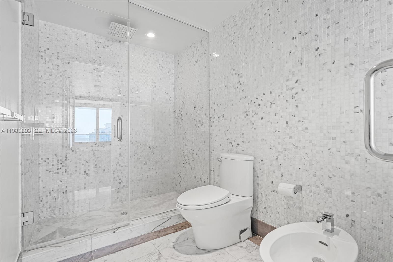 200 Biscayne Boulevard Way #3707, Miami FL 33131
