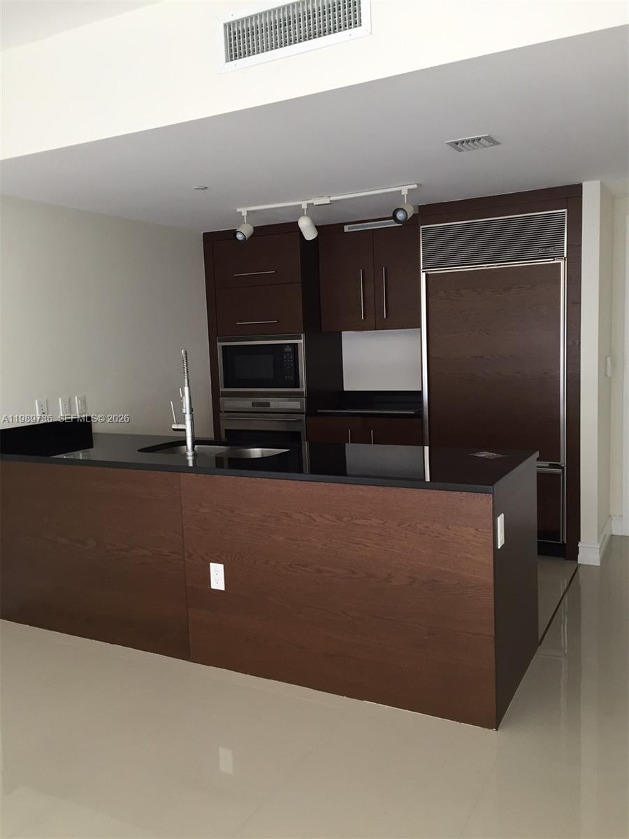 475 Brickell Ave #5111, Miami FL 33131