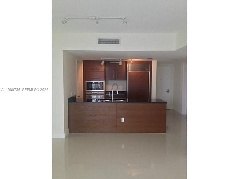 475 Brickell Ave #5111, Miami FL 33131