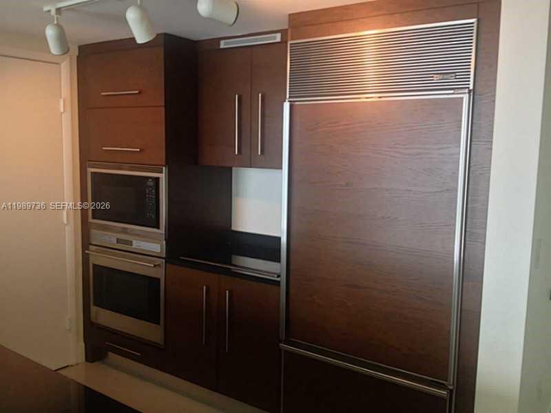 475 Brickell Ave #5111, Miami FL 33131