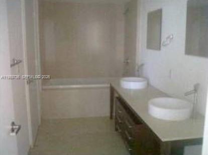 475 Brickell Ave #5111, Miami FL 33131