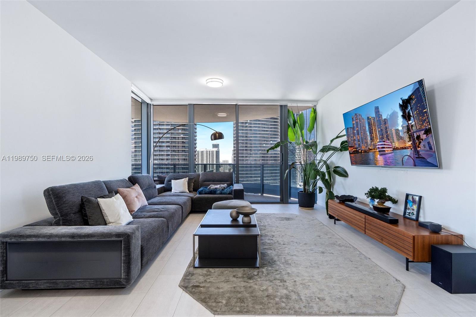 1000 Brickell Plz #2812, Miami FL 33131