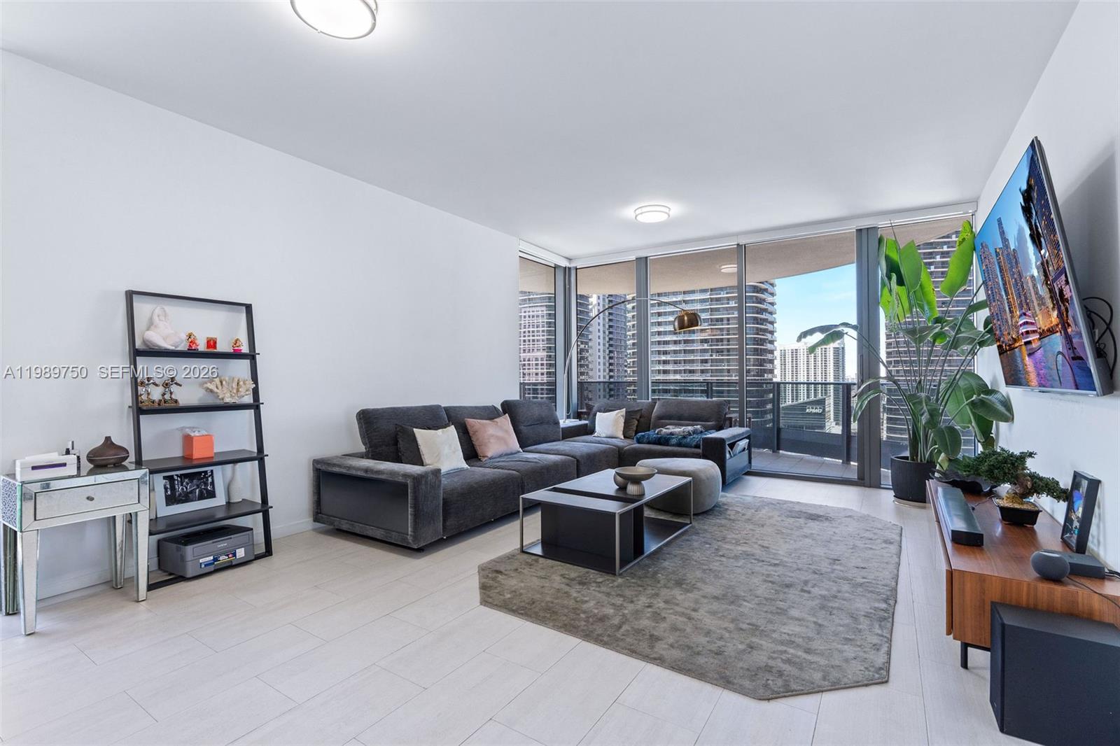 1000 Brickell Plz #2812, Miami FL 33131