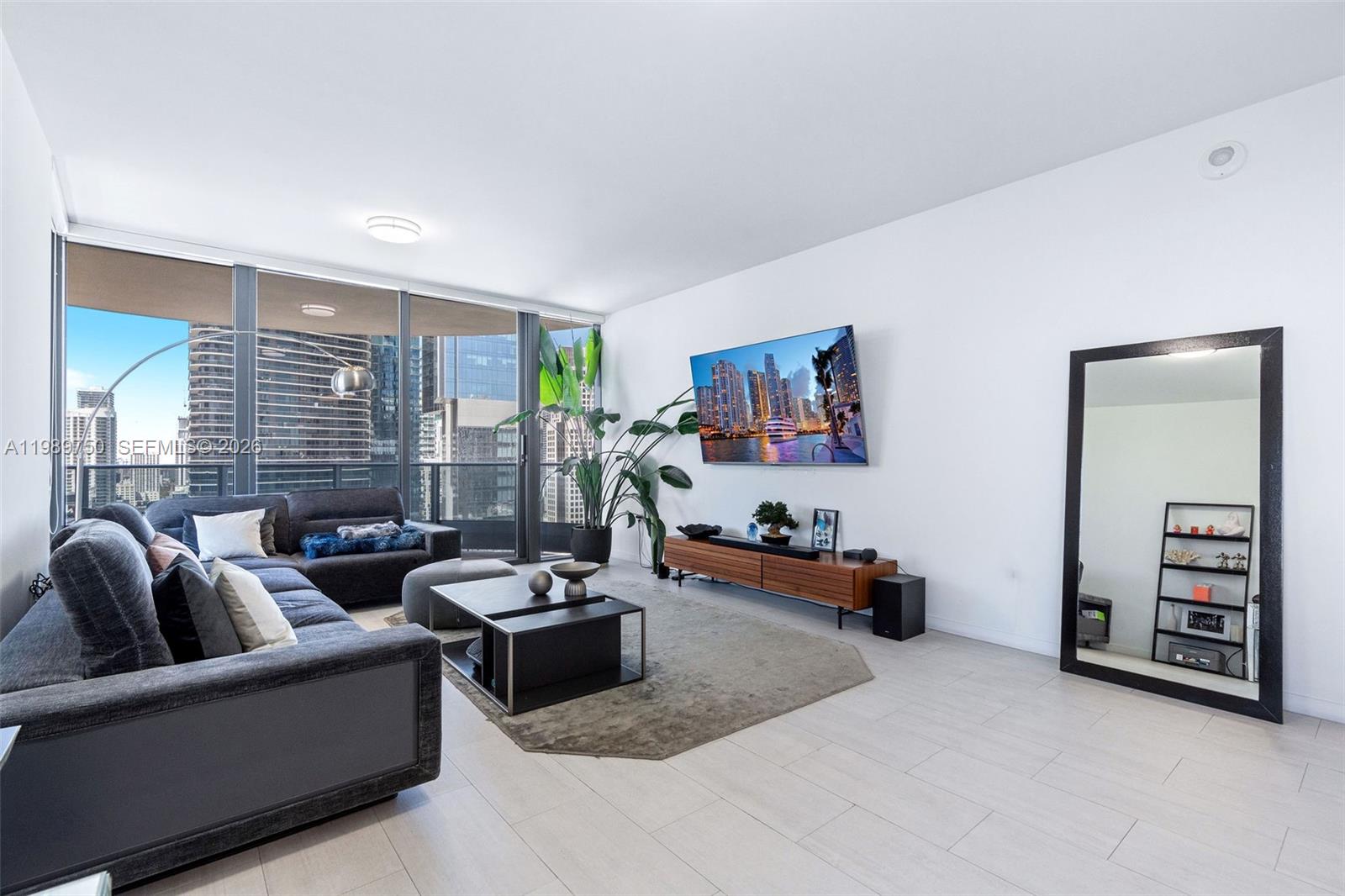 1000 Brickell Plz #2812, Miami FL 33131