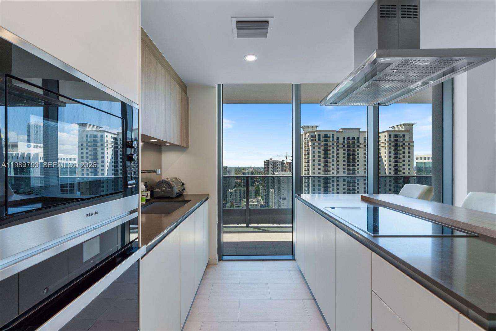 1000 Brickell Plz #2812, Miami FL 33131