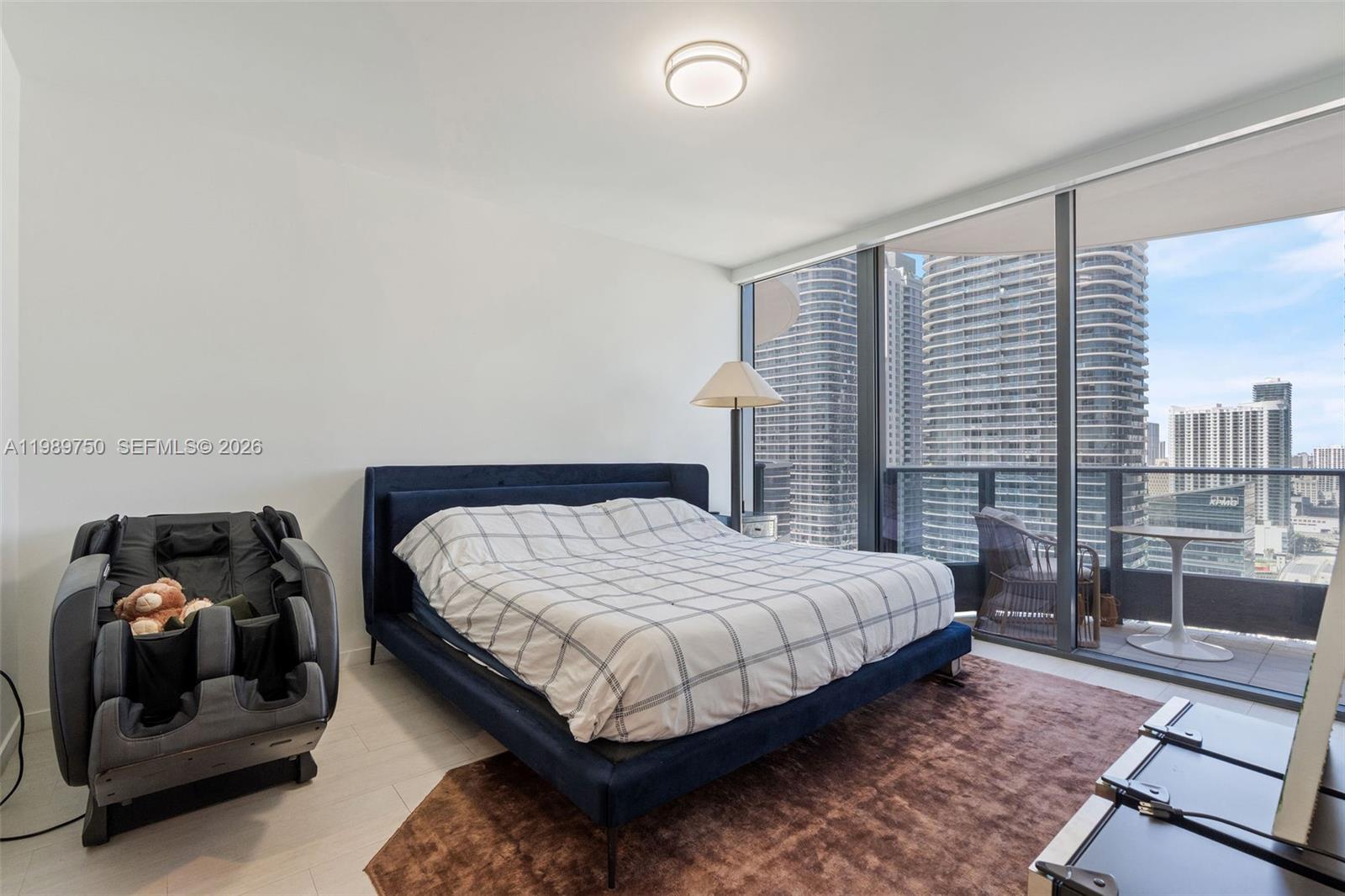 1000 Brickell Plz #2812, Miami FL 33131