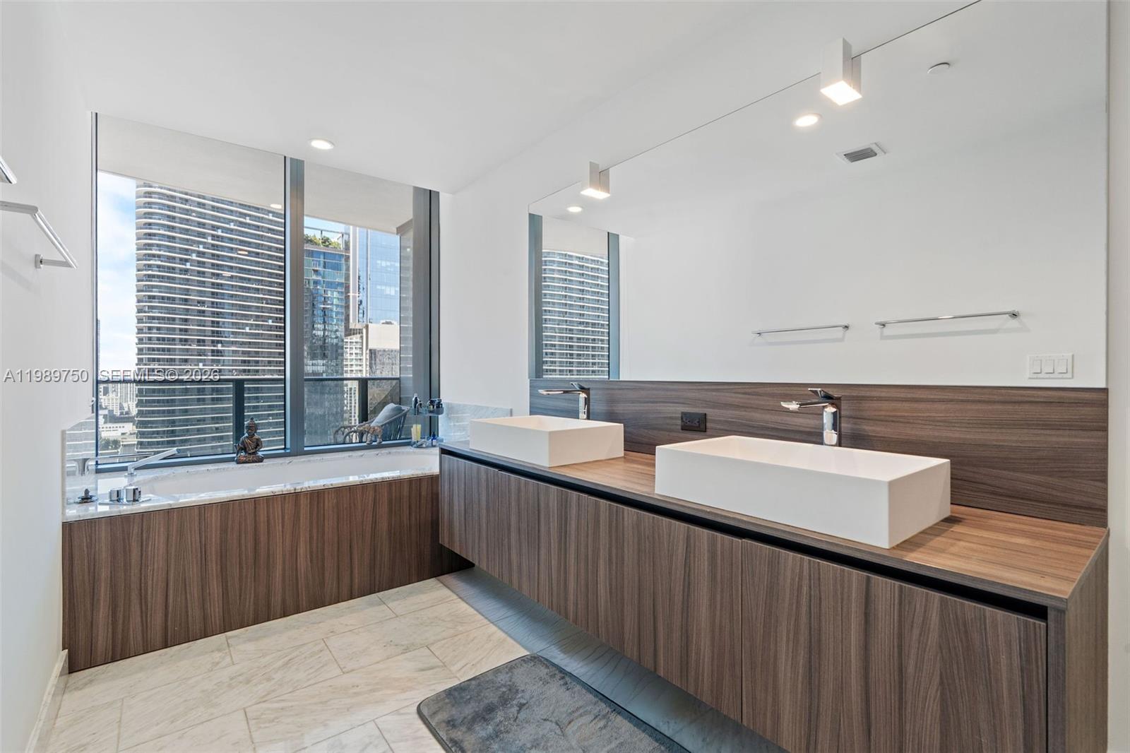 1000 Brickell Plz #2812, Miami FL 33131