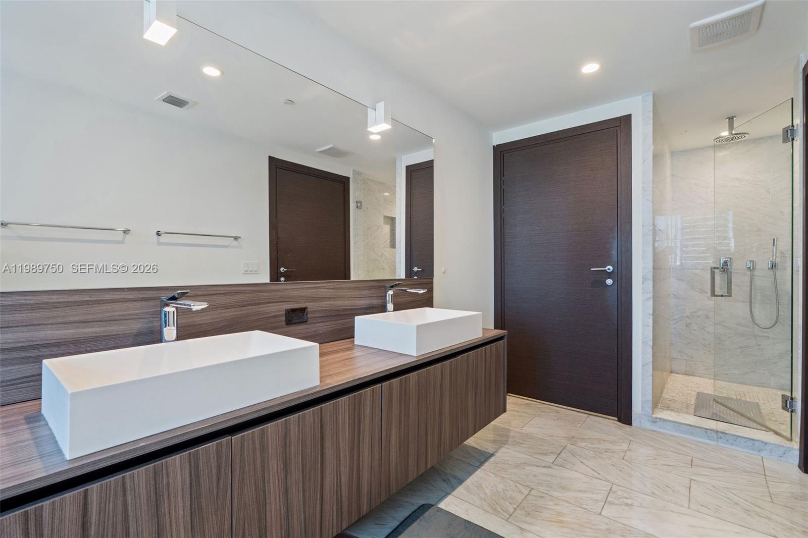 1000 Brickell Plz #2812, Miami FL 33131