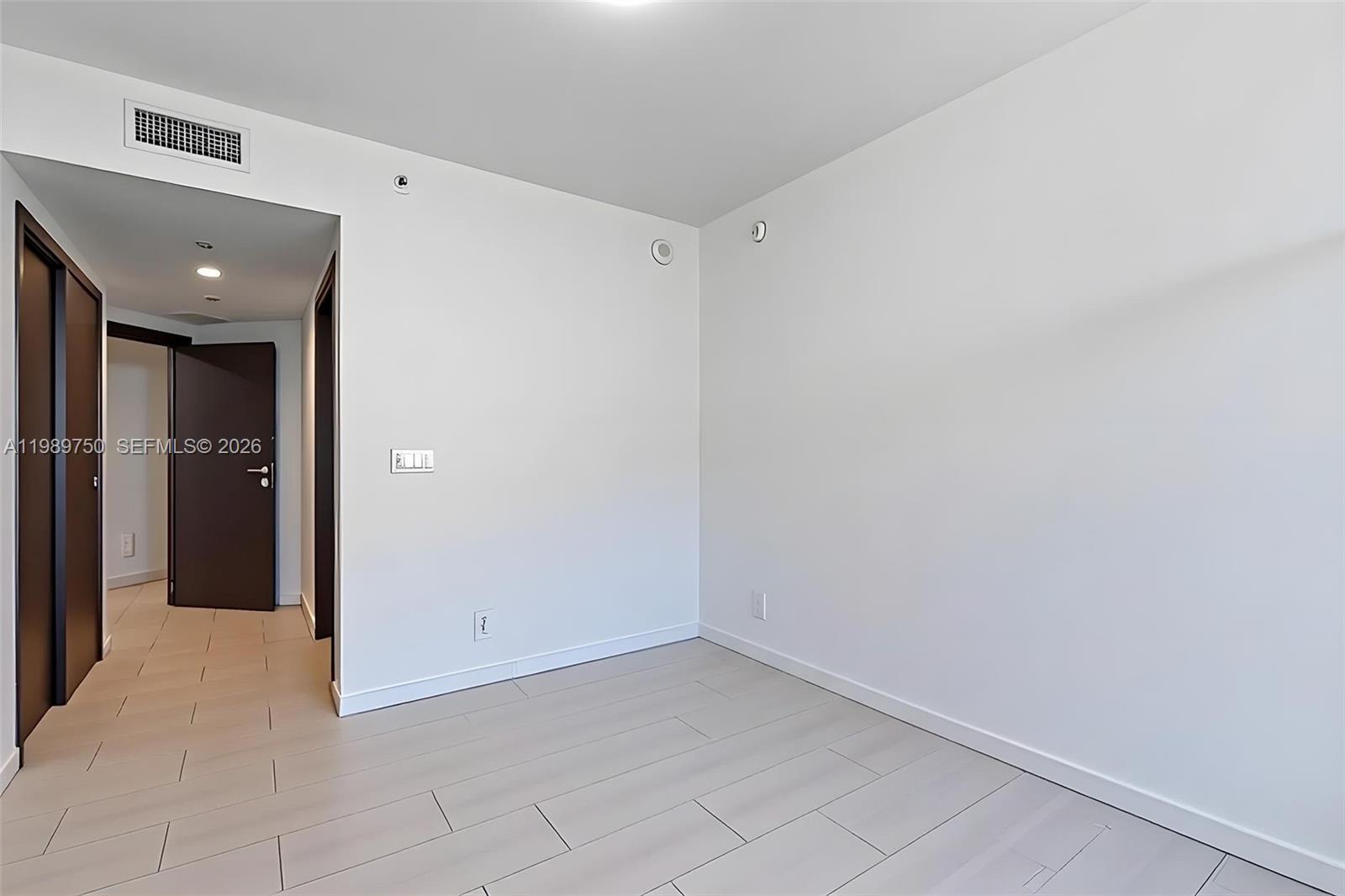 1000 Brickell Plz #2812, Miami FL 33131