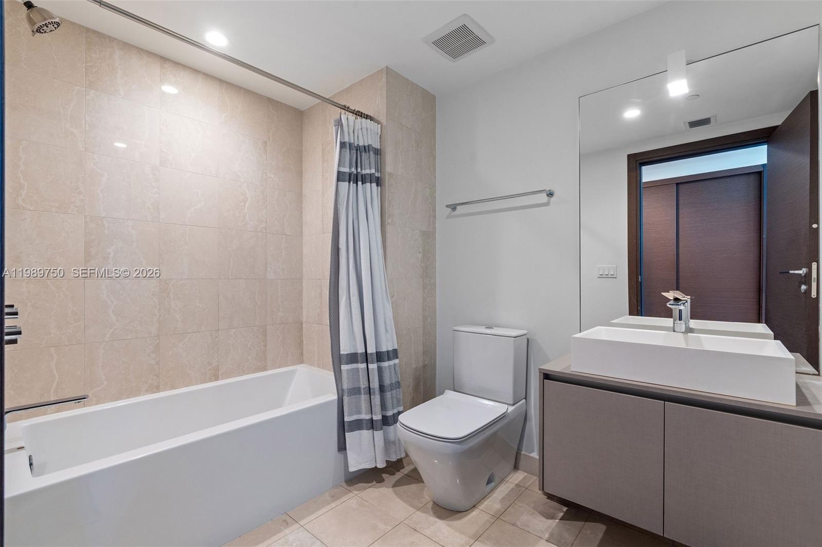 1000 Brickell Plz #2812, Miami FL 33131