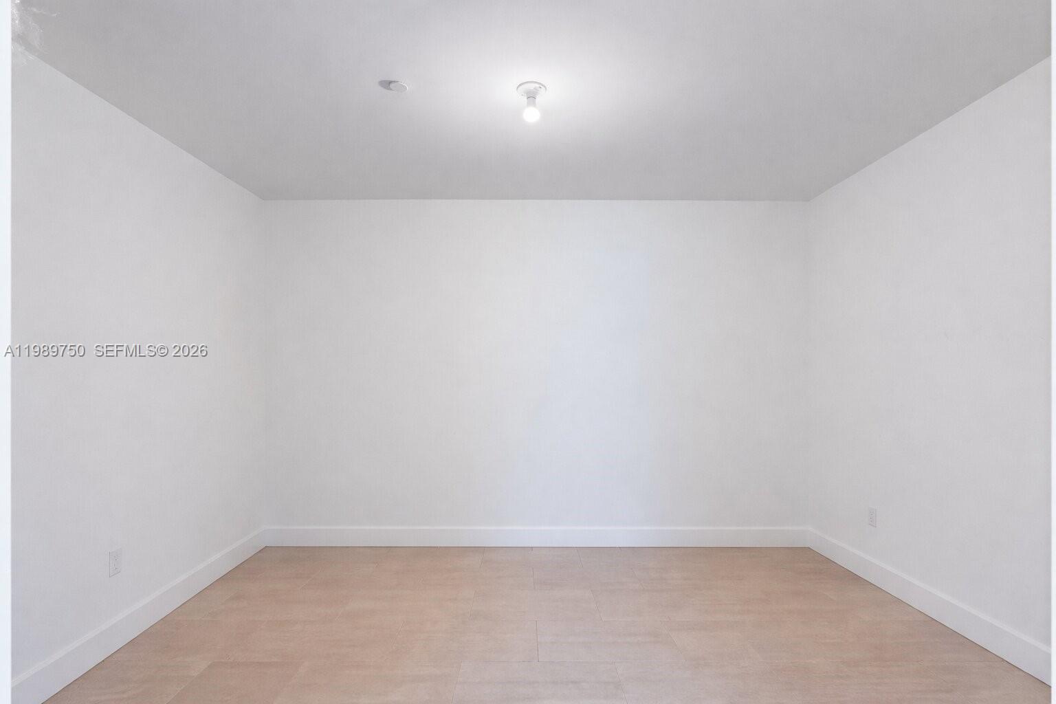 1000 Brickell Plz #2812, Miami FL 33131