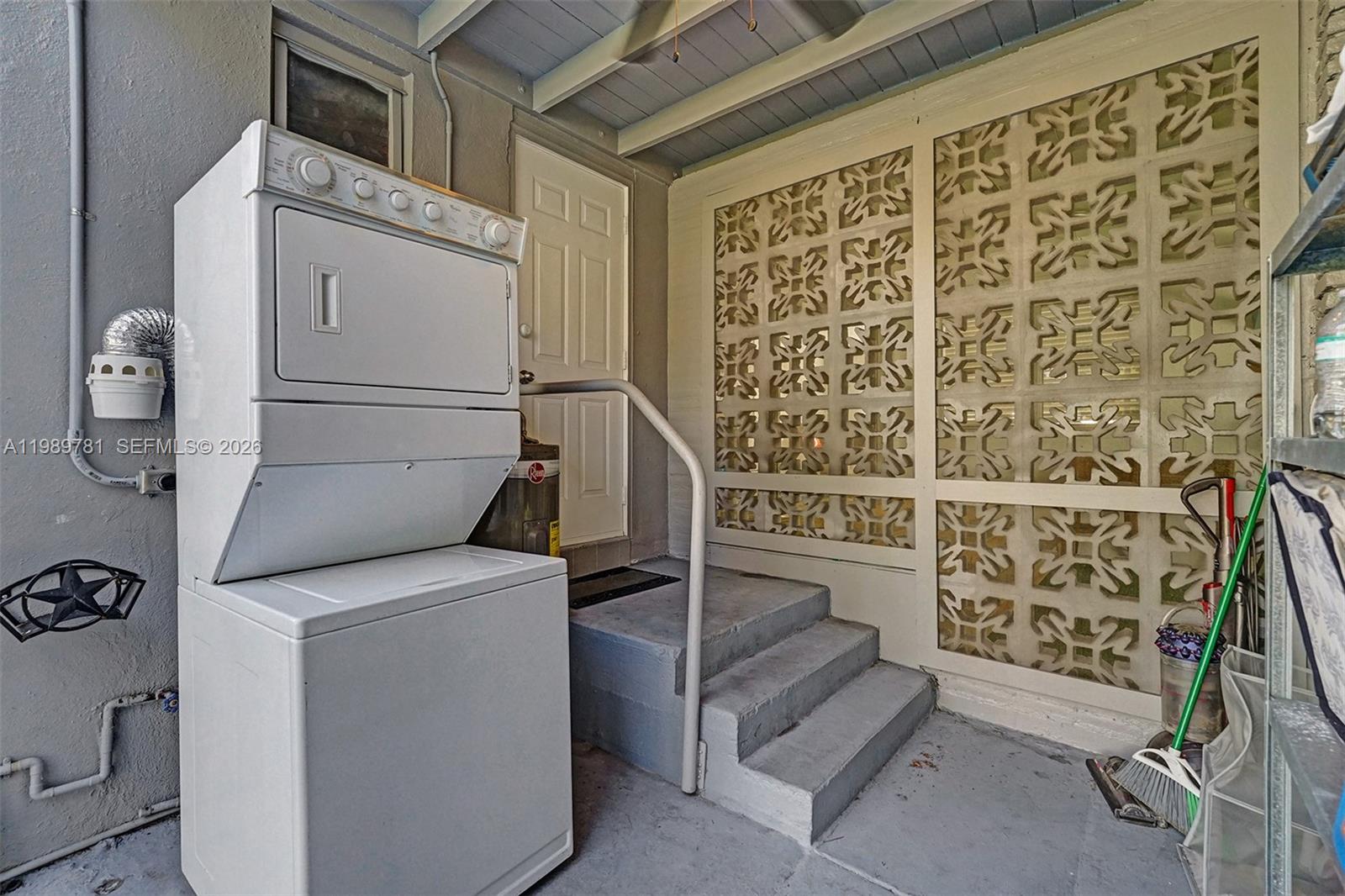529 NW 8th St, Dania Beach FL 33004